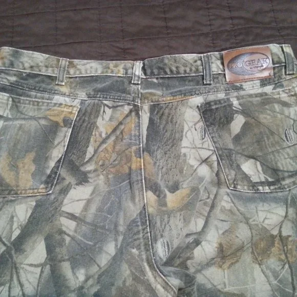Realtree Camo Pro Gear Wrangler Hunting Pants (real heavy) thick material - Picture 4 of 11